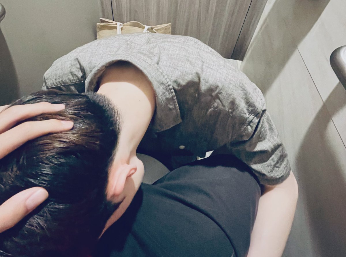 S24875590's tweet photo. 骚逼继续蹭吧，等老子射你一脸🍼🍼
无脑贡奴➕vx：xhd17750206696 https://t.co/9rIU2QqqPa