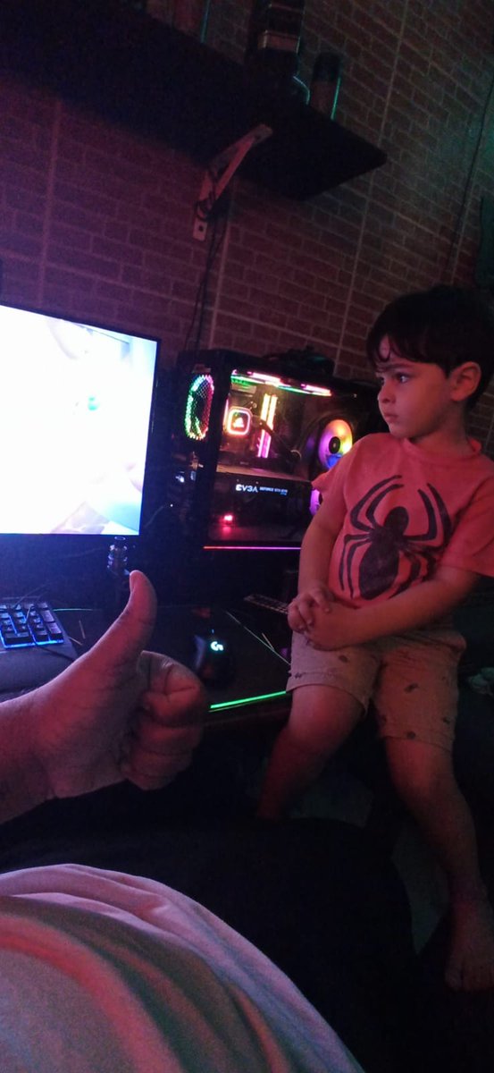 HaroldXGraph's tweet photo. @Yassuo @Stake I spend most of the day alone, but my nephew always comes home at 4pm... it's the happiest moment of my days, being able to play with him https://t.co/OXIjO0ZU0n