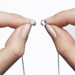 どこから見ても美しい!留め具が存在しないshiharaの一粒ダイヤネックレス!
