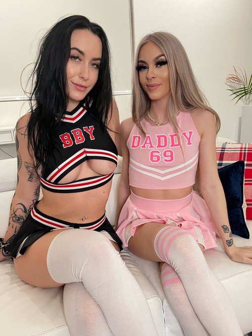 could you handle both of us? 👅 https://t.co/lpViSes54u