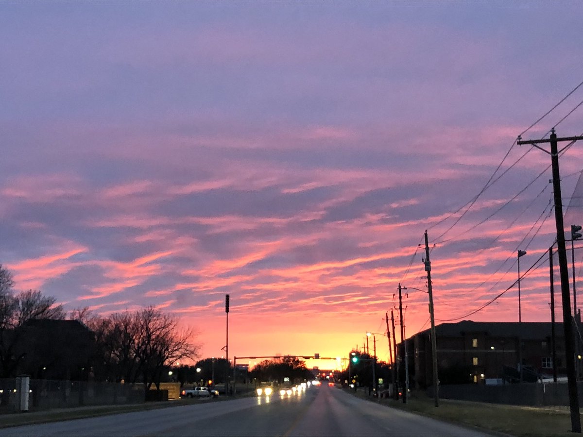 Caught this a few hours ago 😍 #texassunsets