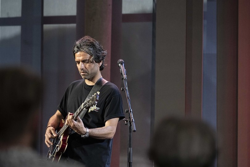 Fredrik Saroea, líder de <a href="/Datarock/">DATAROCK</a>, dota de dramatismo y cuerdas al tema "A matter of dying" junto al <a href="/BIT20Ensemble/">BIT20 Ensemble</a>. 
buff.ly/3wzXSWR