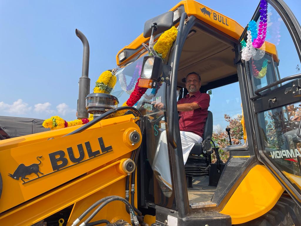 svembu's tweet image. Today we launched our program to dig water retention ponds with the purchase of Bull earth moving equipment. Bull is the fastest growing back-hoe loader manufacturer in India. Here I am with their CEO Mr. A V V Parthiban, who kindly came to inaugurate our program at the farm. 🙏