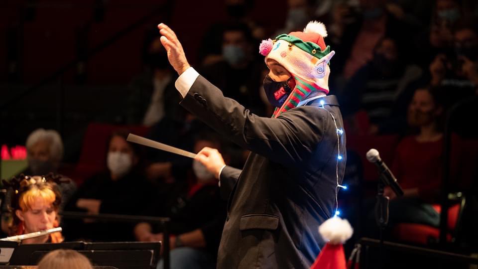 jio125's tweet photo. Get yourself a director who wears an elf hat during your concert. #GivingPack @NCStateMusic https://t.co/jvRQhEwAfd