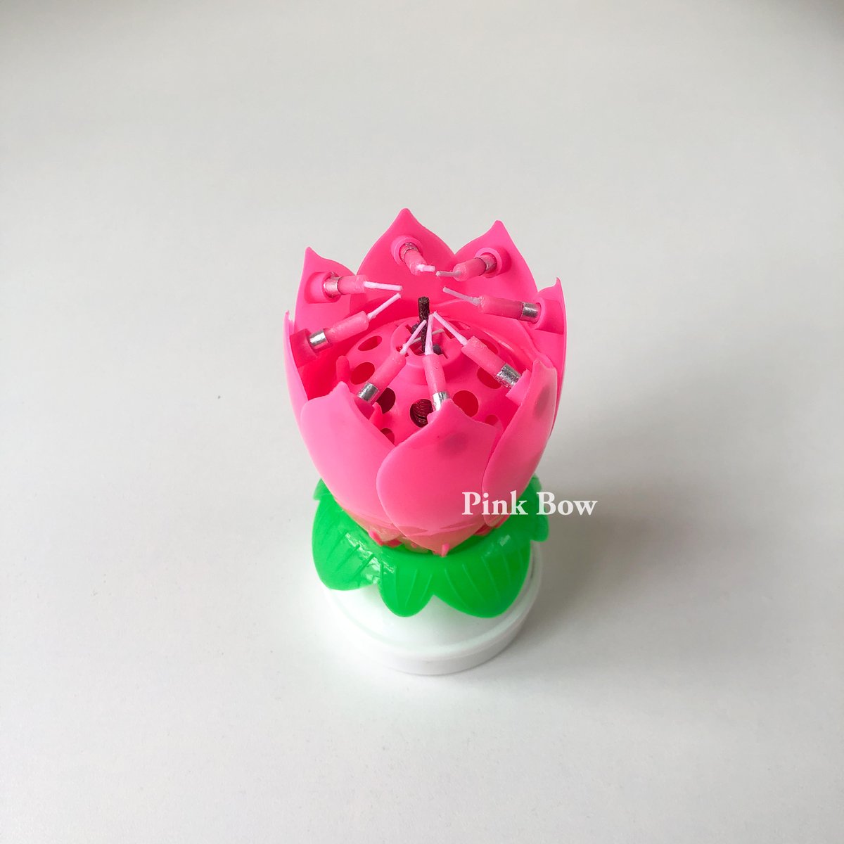 Pinkbow_cand's tweet photo. Cách tạo bất ngờ trong trên chiếc bánh kem sinh nhật cho bạn bè, người thân với Nến bông hoa phát nhạc HPBD + Bung cánh hóa khi đốt lên 🥳😆

#pinkbow #nentaobatngo #nenphatnhac #nenbonghoa https://t.co/6i09nV4dm8