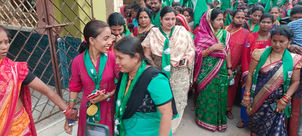 maheekshita's tweet image. Campaigned for bhubaneswar 43 no. Ward Corporater candidate Sri Bharat Lenka.

Thanks to the people for their wonderful response &amp;amp; respect they have shown for HCM @Naveen_Odisha .

#VoteForBJD 
#Votefordevelopement