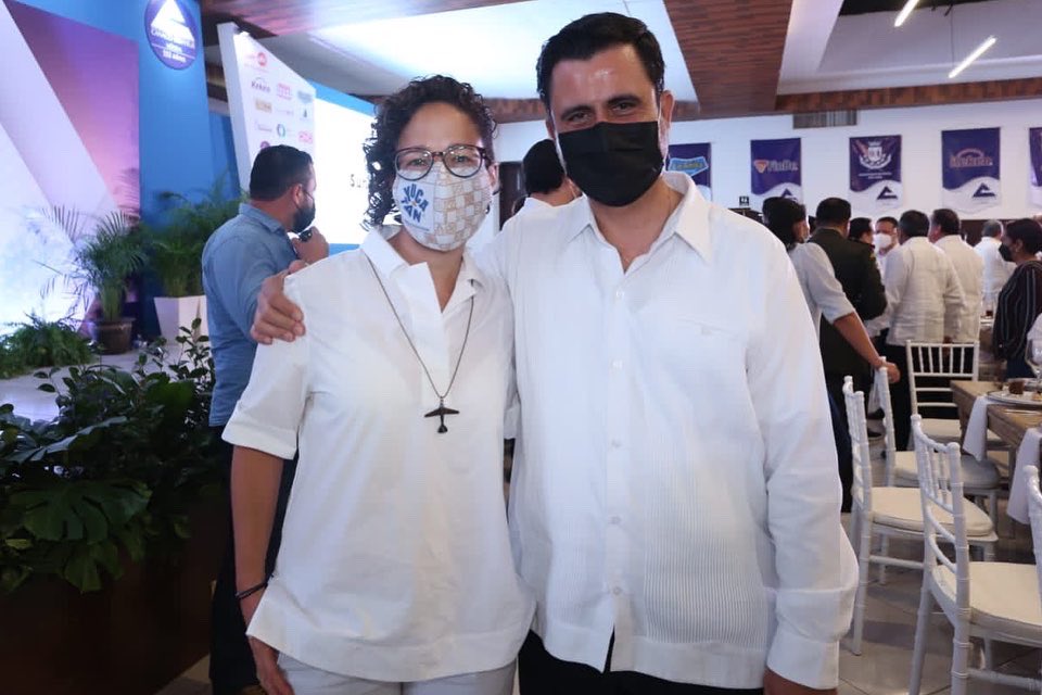 Mich_fridman's tweet photo. Un gusto acompañar en su toma de compromiso al Consejo Directivo 2022-23 de @canacomerida.
Aún más gusto recibir en @YucatanTurismo a un muy querido amigo guanajuatense, @hectortejadasha #, quien como presidente de @Concanaco, está haciendo mucho por nuestro país. https://t.co/a8WW1VRsuY