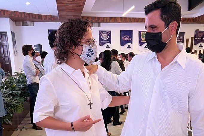 Mich_fridman's tweet photo. Un gusto acompañar en su toma de compromiso al Consejo Directivo 2022-23 de @canacomerida.
Aún más gusto recibir en @YucatanTurismo a un muy querido amigo guanajuatense, @hectortejadasha #, quien como presidente de @Concanaco, está haciendo mucho por nuestro país. https://t.co/a8WW1VRsuY