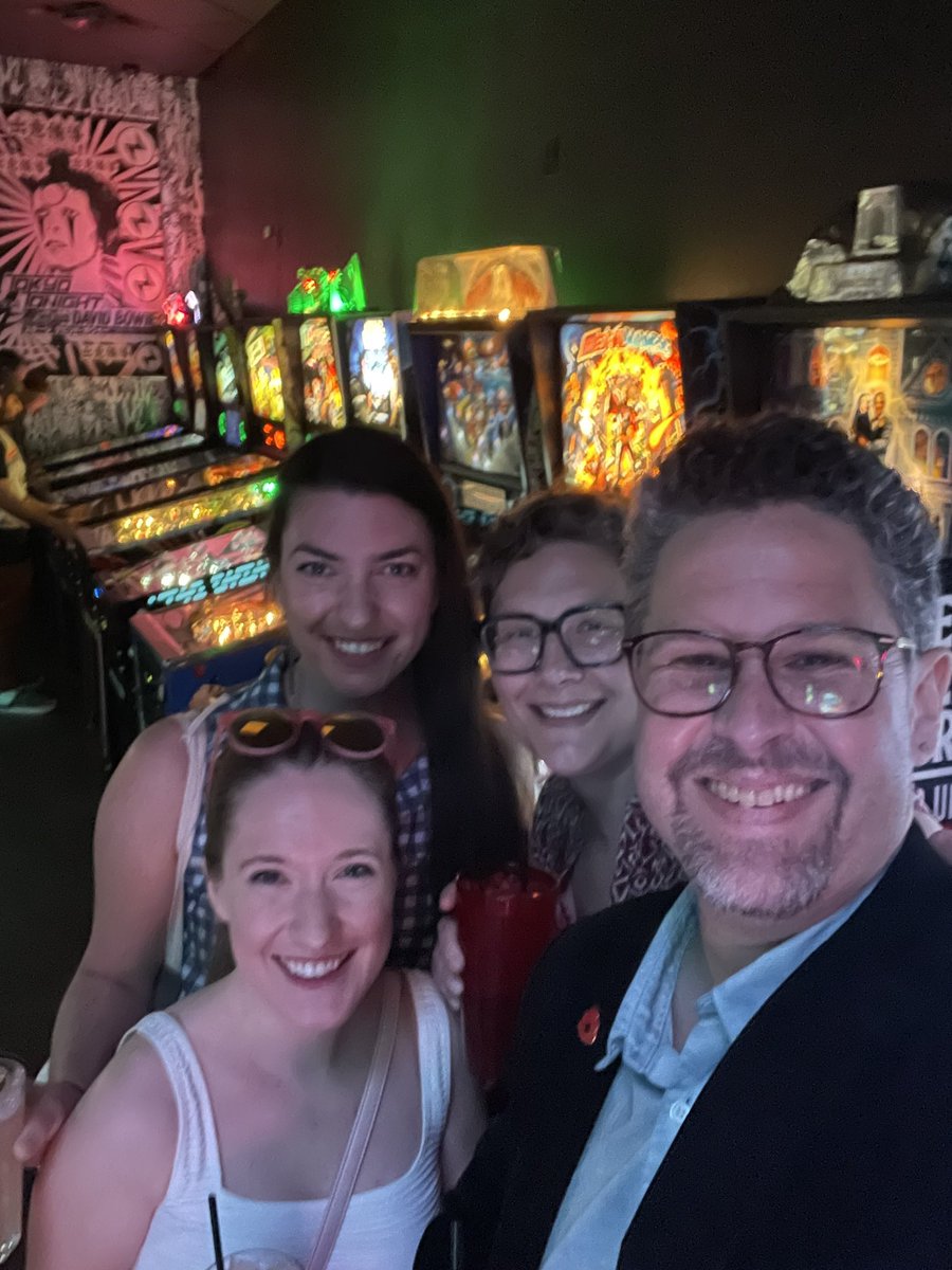 neurokinghippo's tweet photo. So happy that having #AUR22 in person let’s me introduce the @OHSUradchiefs to my meeting search for #pinball! Before dinner even! Tomorrow will join @UVMradres there for a #pinbrawl! @OHSURadiology https://t.co/zbHxKIqFrJ