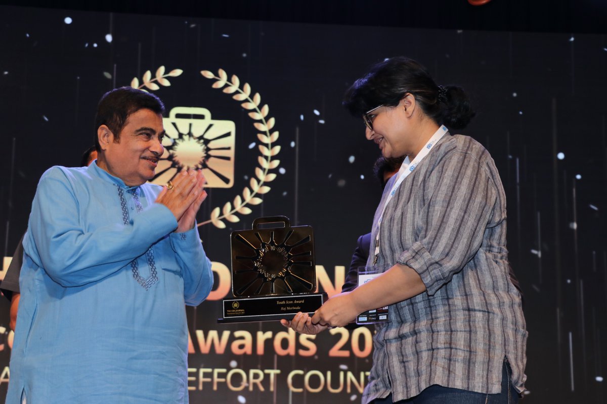 thecsrjournal's tweet photo. #TCSRJExcellenceAwards2021 honoured Raj Mariwala, Director, @mariwalahealth with the "Youth Icon Award." The award was presented by Shri @nitin_gadkari, Hon’ble Union Cabinet Minister of Road, Transport and Highways.

#MakingEveryEffortCount #IndiaFirst #CSR https://t.co/7qivj7vGdN