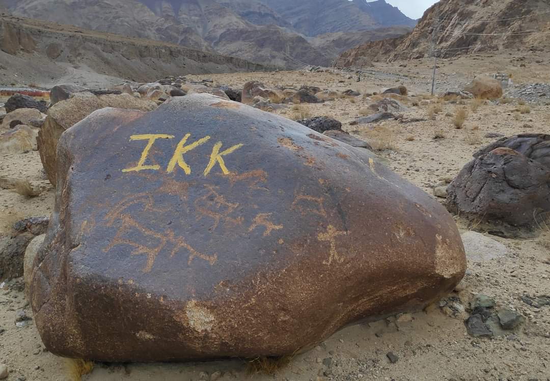 VoiceOfRong's tweet photo. Heritage at the verge of destruction from Ikk Villagers!!!

Ikk pa yulmi Tsangma!! Yibo ni ngati ster yin.. Chaga mazaath juju...

#protectheritagesite #protectrockart #preservation_of_heritage_site https://t.co/MVGlO8zRdJ