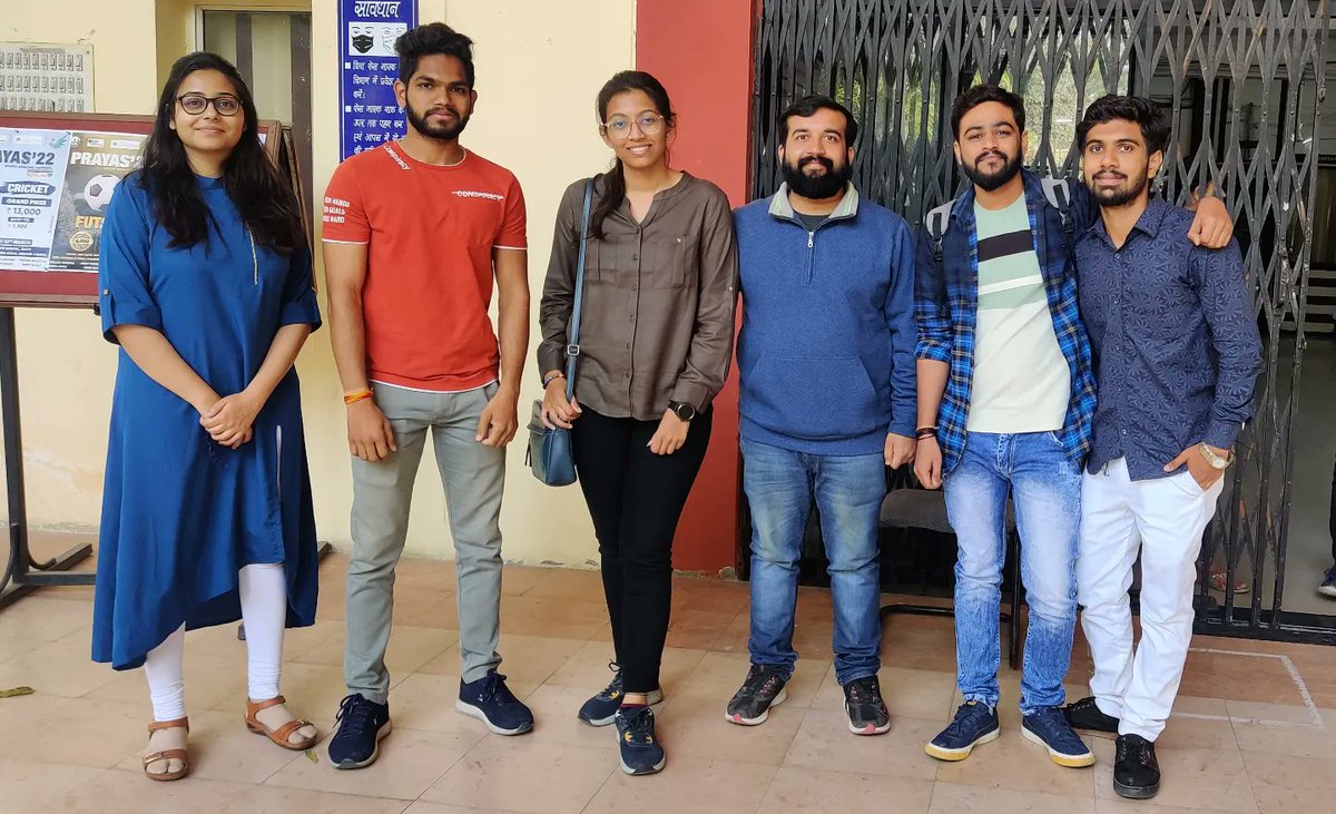 teamfeedBox's tweet photo. The First on-campus drive of FeedBox went really well at #davv #Indore. We hired 6 students for full-time roles from from 7 different colleges. 

#davv #indore #digitalmarketing #iss75 #hiring #agency #opportunities #recruitment https://t.co/1wpJJDksVR