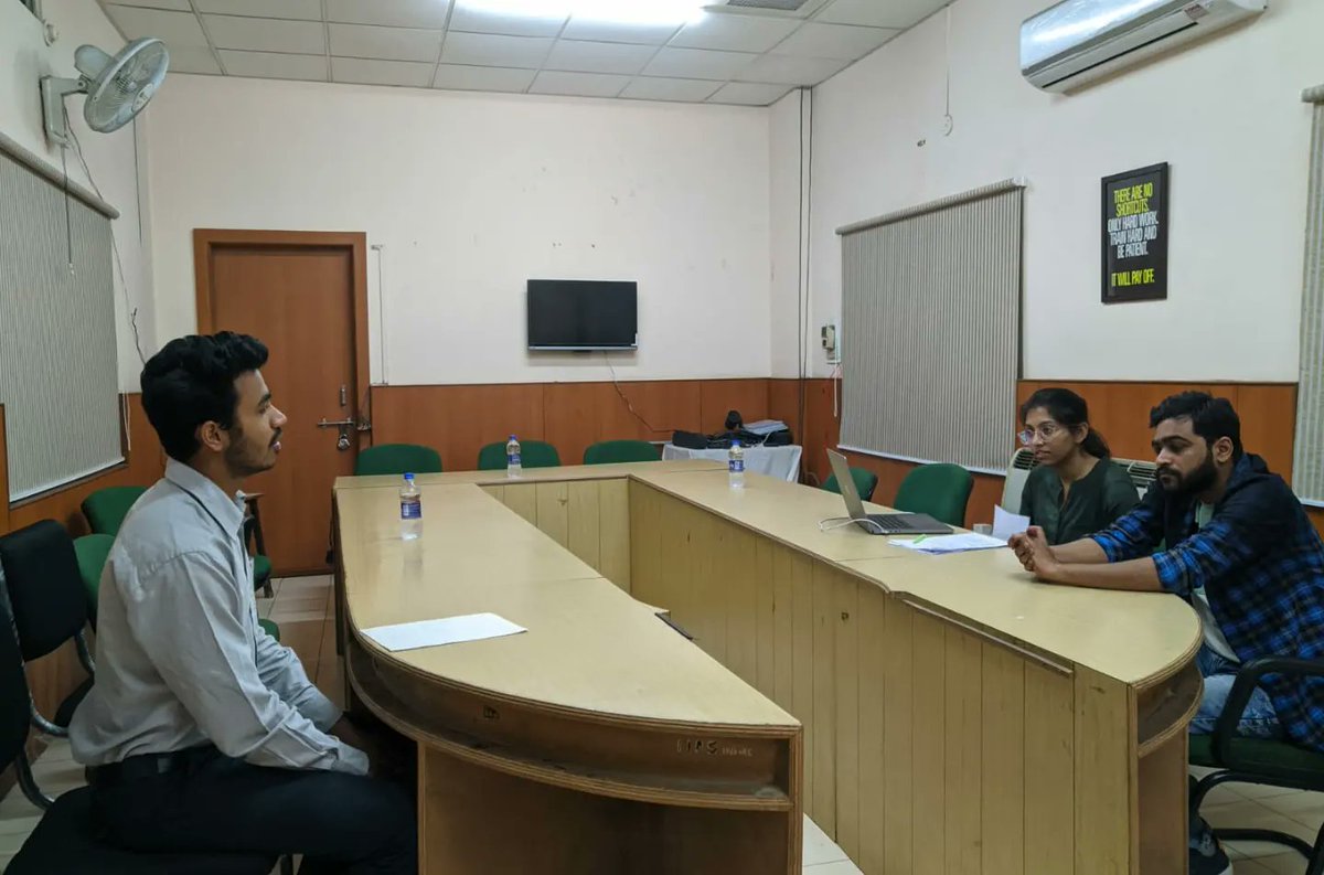teamfeedBox's tweet photo. The First on-campus drive of FeedBox went really well at #davv #Indore. We hired 6 students for full-time roles from from 7 different colleges. 

#davv #indore #digitalmarketing #iss75 #hiring #agency #opportunities #recruitment https://t.co/1wpJJDksVR