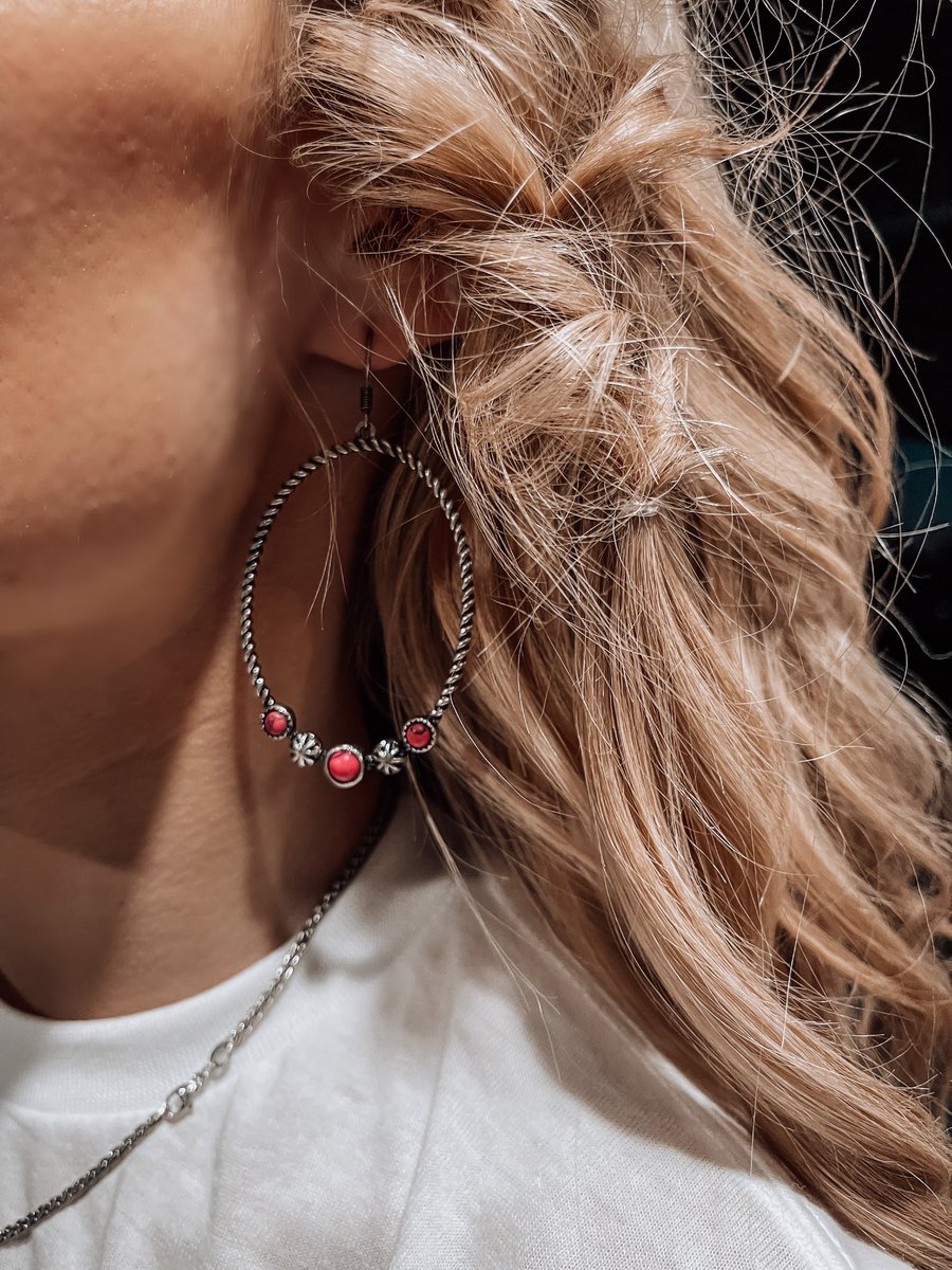 NovaLaneCo's tweet photo. These Twisted Pink Earrings are a MUST this Spring🤩

Shop all our jewelry at https://t.co/rXa7yaz0rf https://t.co/rEufwCeVof