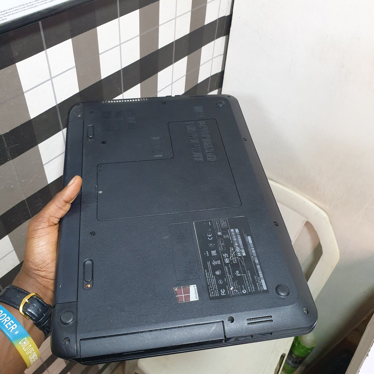VeenezTech's tweet photo. HP 255 / AMD / 500GB HDD / 4GB 
RAM / WINDOWS 11
. 
. 
. 
. 
. 
#AshewoSpace https://t.co/GhT6zlFhBy