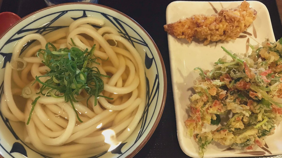 shmp58's tweet photo. 今日の #ランチ は、#はなまるうどん で #牛肉ピリ辛つけ麺。#とり天 を添えて。
温かいのにしたけど、うどんとラー油の相性抜群😍
ごちそうさまでした🙏
3年前、#平成３１年３月２３日 もうどんだったから、今日はうどんの日だな。 https://t.co/asmbd2AR7d