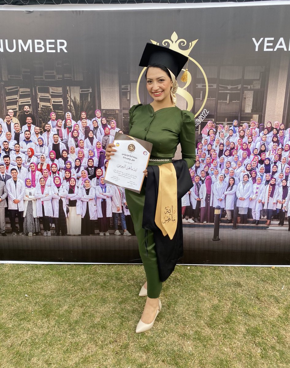 AyaMahe18's tweet photo. ده بجججد احلي يوم ف حياتي الحمد لله الحمد لله الحمد لله 👩🏼🎓♥️♥️♥️♥️♥️♥️♥️♥️♥️♥️♥️♥️
#class_58
#Not_just_a_number https://t.co/b3tbh5fS96