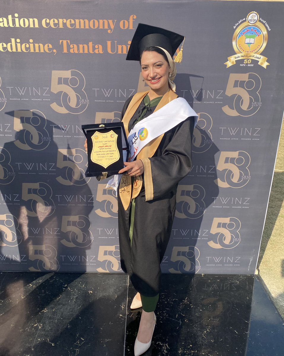 AyaMahe18's tweet photo. ده بجججد احلي يوم ف حياتي الحمد لله الحمد لله الحمد لله 👩🏼🎓♥️♥️♥️♥️♥️♥️♥️♥️♥️♥️♥️♥️
#class_58
#Not_just_a_number https://t.co/b3tbh5fS96