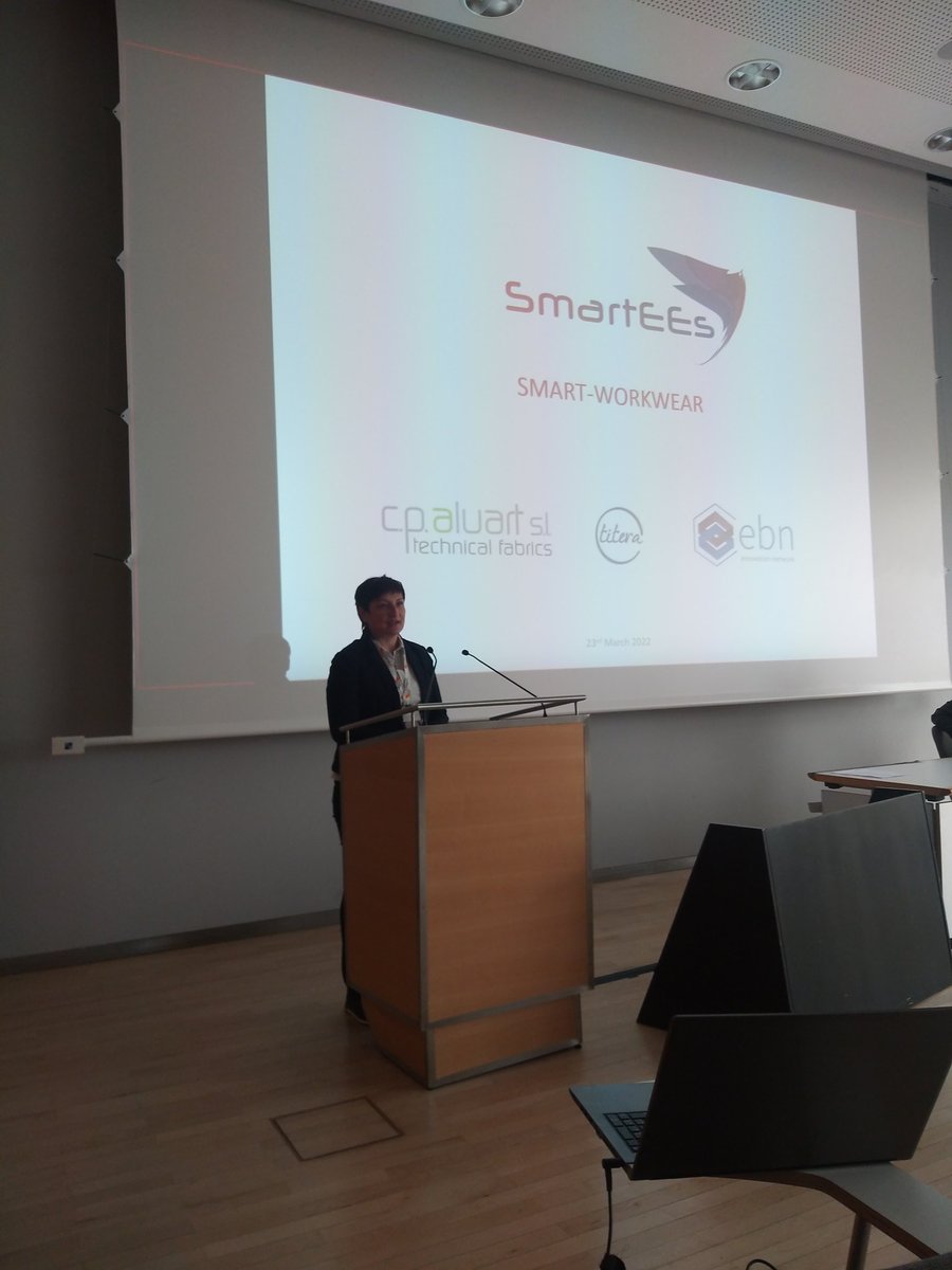 Judithboschg's tweet photo. 🎙Daniela Zavec from Titera is currently presenting the final prototype of #smart #workwear project that has received #support from @SmartEEsEU an @HorizonEU project.
#heating #wearables #innovation #smarttextiles https://t.co/CXJDKLNCdP