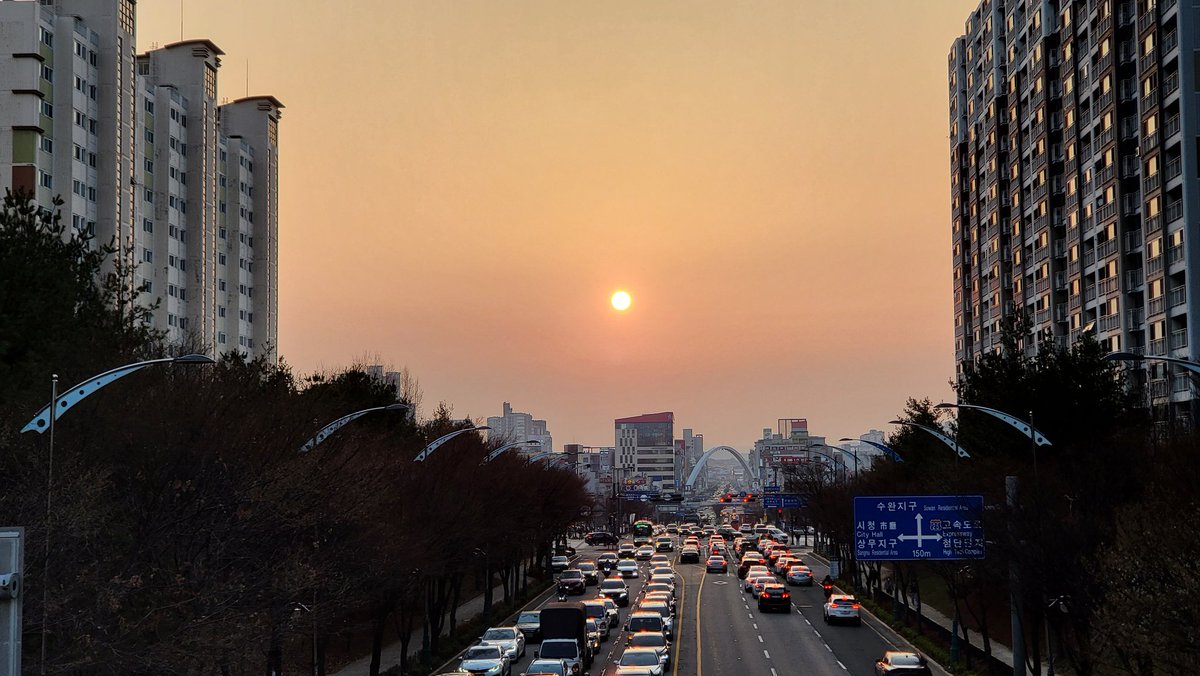 izk3LKvBOaUdaN1's tweet photo. 명준이가 생각나는 시간~💜🧡💜🧡
#ASTRO #MJ
#아스트로 #엠제이 #김명준
#노을그림 #sunset_sky https://t.co/I9ziwpe977