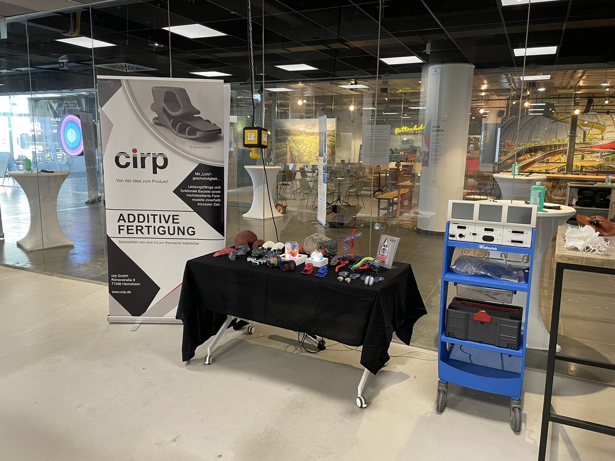 vivatop_de's tweet photo. Aufbau für die Demo der VIVATOP Ergebnisse steht! Wenn ihr in Oldenburg oder umzu seid kommt ins Core zwischen 13 und 18 Uhr! Erlebt die Zukunft der Medizin! #vr #ar #hololens @BMBF_Bund @FraunhoferMEVIS @UniOldenburg @apoQlar @UniBremen @szenaris @VDIVDE_IT https://t.co/mQ0Iqi4F7M