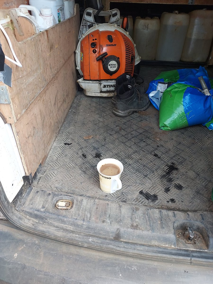LawnMasterNotts's tweet photo. "I love my job so much, because......."

Share me a photo of something that cheers your day up then

#LittleThingsMakeADifference https://t.co/kYl7N6BAAu