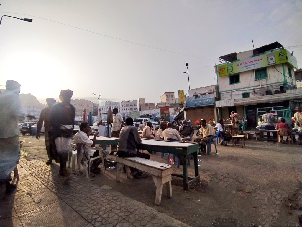 قال مالك بن دينار:  

"كل جليس لا تستفيد منه خيرًا فاجتنبه"