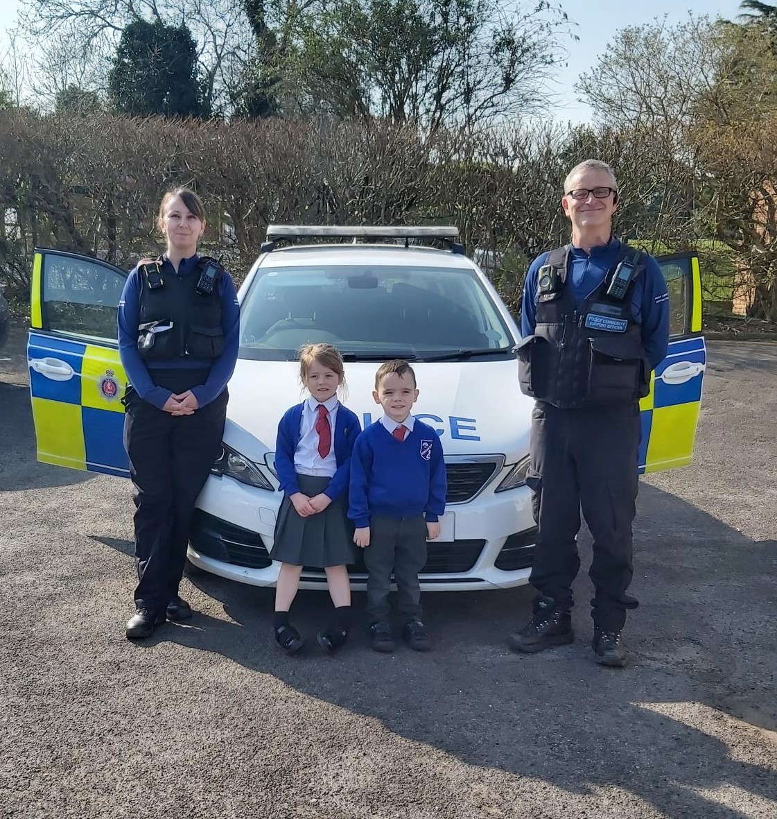KentPoliceMed's tweet photo. PCSO McCann &amp; PCSO Ashwell attended St William of Perth, Rochester today to speak with some future recruits https://t.co/uIlpqkVStZ