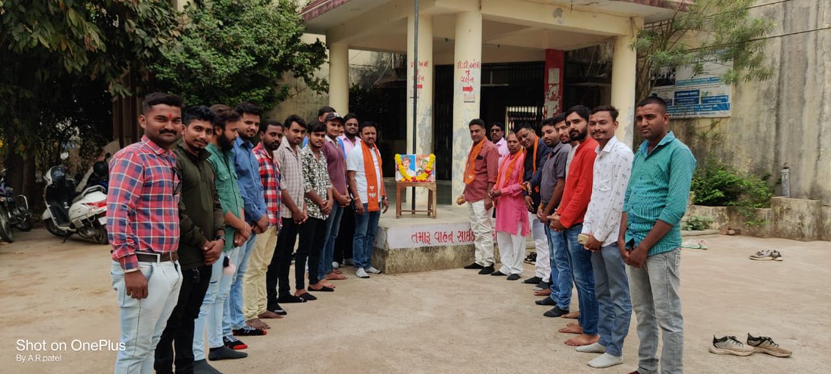 ViruSolanki32's tweet image. *આજ રોજ શહીદ દિન નિમિતે પુષ્પાંજલિ કાર્યક્રમ તાલુકા પંચાયત ખાતે રાખવામાં આવીયો.*

*ભારતીય જનતા પાર્ટી ઘોઘંબા તાલુકો*
#ghoghamba