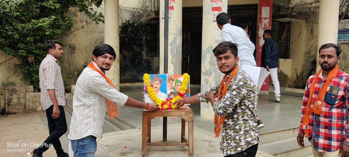 ViruSolanki32's tweet image. *આજ રોજ શહીદ દિન નિમિતે પુષ્પાંજલિ કાર્યક્રમ તાલુકા પંચાયત ખાતે રાખવામાં આવીયો.*

*ભારતીય જનતા પાર્ટી ઘોઘંબા તાલુકો*
#ghoghamba