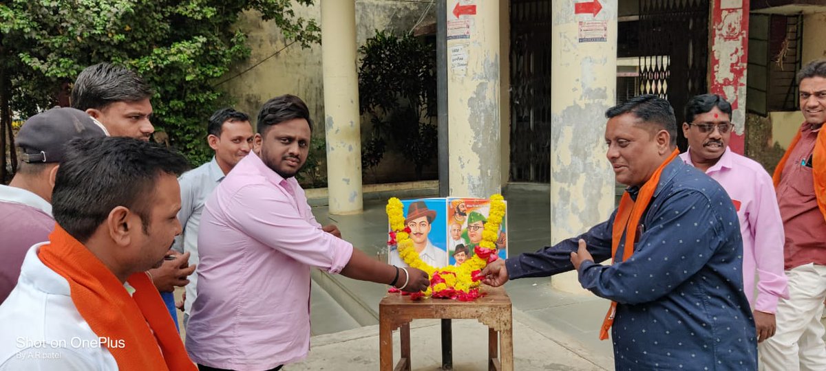 ViruSolanki32's tweet image. *આજ રોજ શહીદ દિન નિમિતે પુષ્પાંજલિ કાર્યક્રમ તાલુકા પંચાયત ખાતે રાખવામાં આવીયો.*

*ભારતીય જનતા પાર્ટી ઘોઘંબા તાલુકો*
#ghoghamba