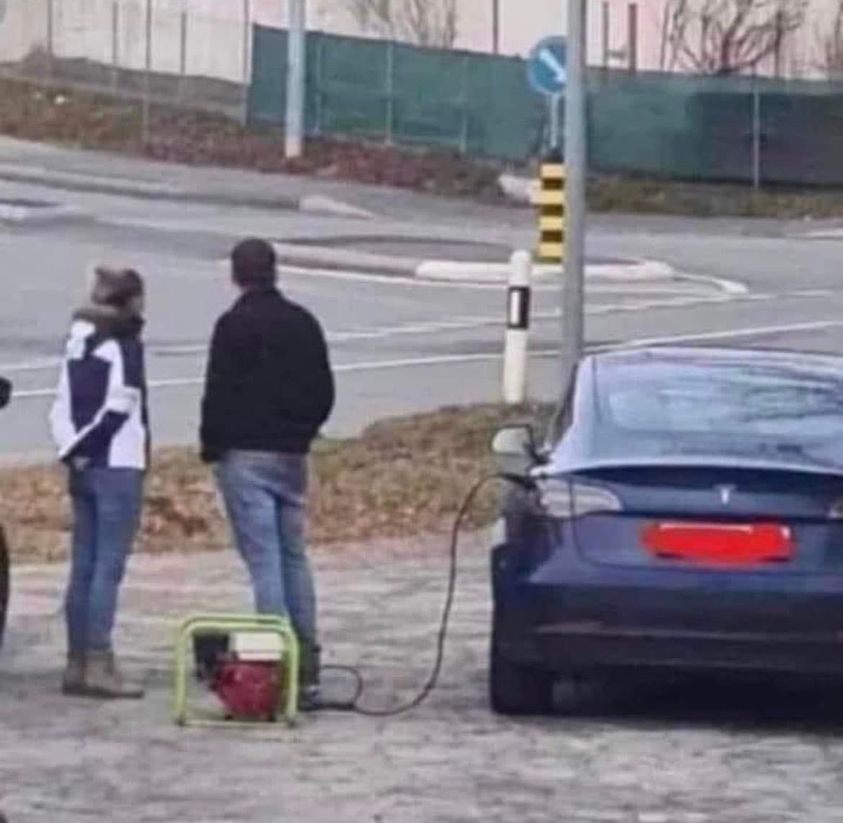 rire_facile's tweet photo. Un générateur au gaz pour voiture électrique.
🙃 https://t.co/J3cQ4qVgcZ
