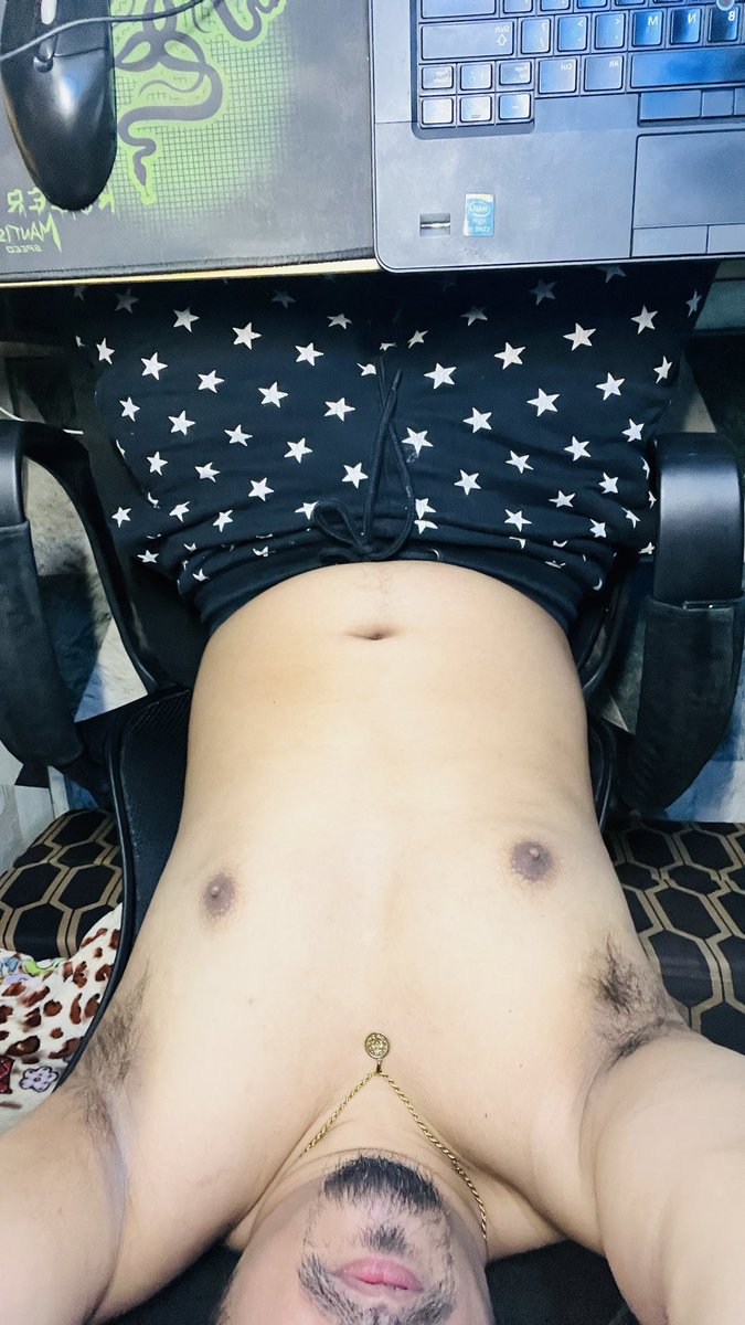wishmasterdrac0's tweet photo. Kandong ka habang work si daddy…
Pwede ka din sa ilalim habang busy si daddy, busy ka rin sa baba. 🙈
#cuddlemaster https://t.co/cxVX54EdB2