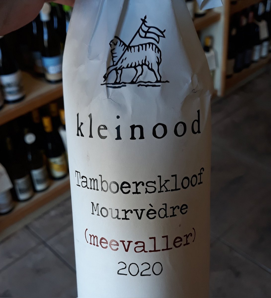 VinoPronto's tweet photo. When you find a few bonus barrels in the cellar....#meevaller
At 12.5% alc, this is a winner! 
#tamboerskloof #kleinood #vinopronto https://t.co/JJiVCnrZmI