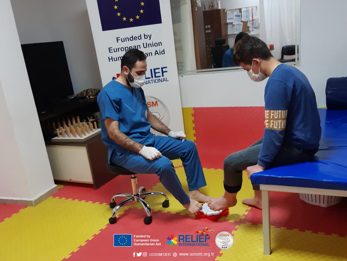 UOSSMDER's tweet photo. Mahmoud suffers from flat feet and visited the UOSSM PR Center in Kilis funded by @ECHO_Turkey in a partnership with @ReliefIntl. He received rehabilitation sessions with plantar arch supporting exercises &amp; plantar arch support insoles are used inside his shoes. https://t.co/kC4XbKH107