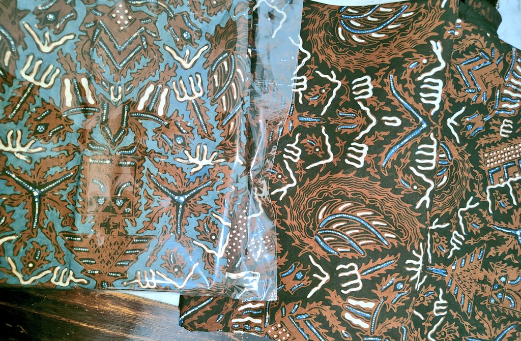 rade_efp's tweet photo. Sudah lama gak jajan kain bagus, tapi anggaran masih mepet. Pas ada sale batik cap premium, ambil deh mumpung ada warna unik stok terakhir. Bagi pecinta batik, #batikcap kombinasi tulis ini rekomen untuk dikoleksi. Masih ada stok sogan greget! 

Yok, DM kalau ada yang berminat🤩 https://t.co/dHu2bHJFmi