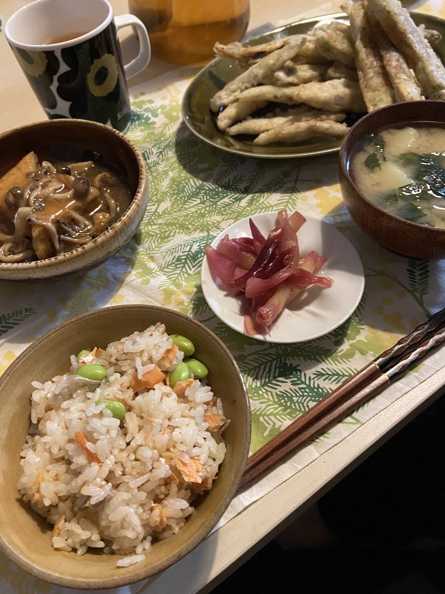 tabemonotaro's tweet photo. ワカサギの唐揚げ食べれました🐟 https://t.co/qHiQVjQfZr
