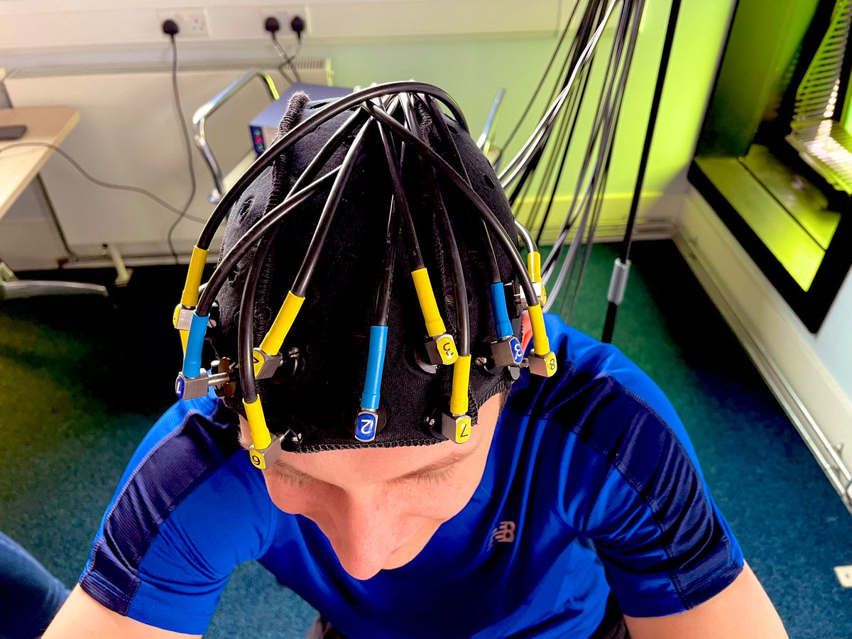 NicJRowley's tweet image. I don’t think you can get more research informed teaching then actually getting students on board being participant for a study &amp;amp; observing data collection 😉 

@cathymonty_psy educating them on fNIRS 🧠 

Thanks @SteMcQuilliam @sjvpsych 🚴🏽 

#backinthelab #fnirs #brainactivity
