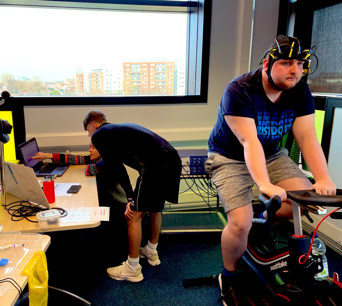 NicJRowley's tweet image. I don’t think you can get more research informed teaching then actually getting students on board being participant for a study &amp;amp; observing data collection 😉 

@cathymonty_psy educating them on fNIRS 🧠 

Thanks @SteMcQuilliam @sjvpsych 🚴🏽 

#backinthelab #fnirs #brainactivity