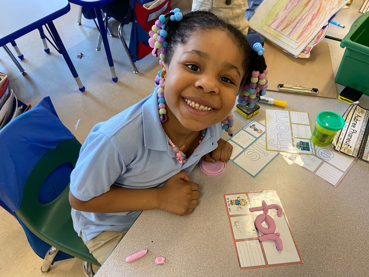 MrsShirvani's tweet photo. We’ve been working hard in KA to read and write our sight words! Of course our @sascitizenship kinders LOVE to use @PlayDoh to build these super important words, but we also love to spin, read, and write phrases during our @Amplify skills lessons! 📝 https://t.co/rKL1Jlso7t
