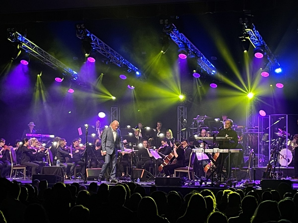 lash01's tweet image. This time last week was so excited to see @richarddrummie @peterjohncox at Southend. Can we rewind and do it again 🙏