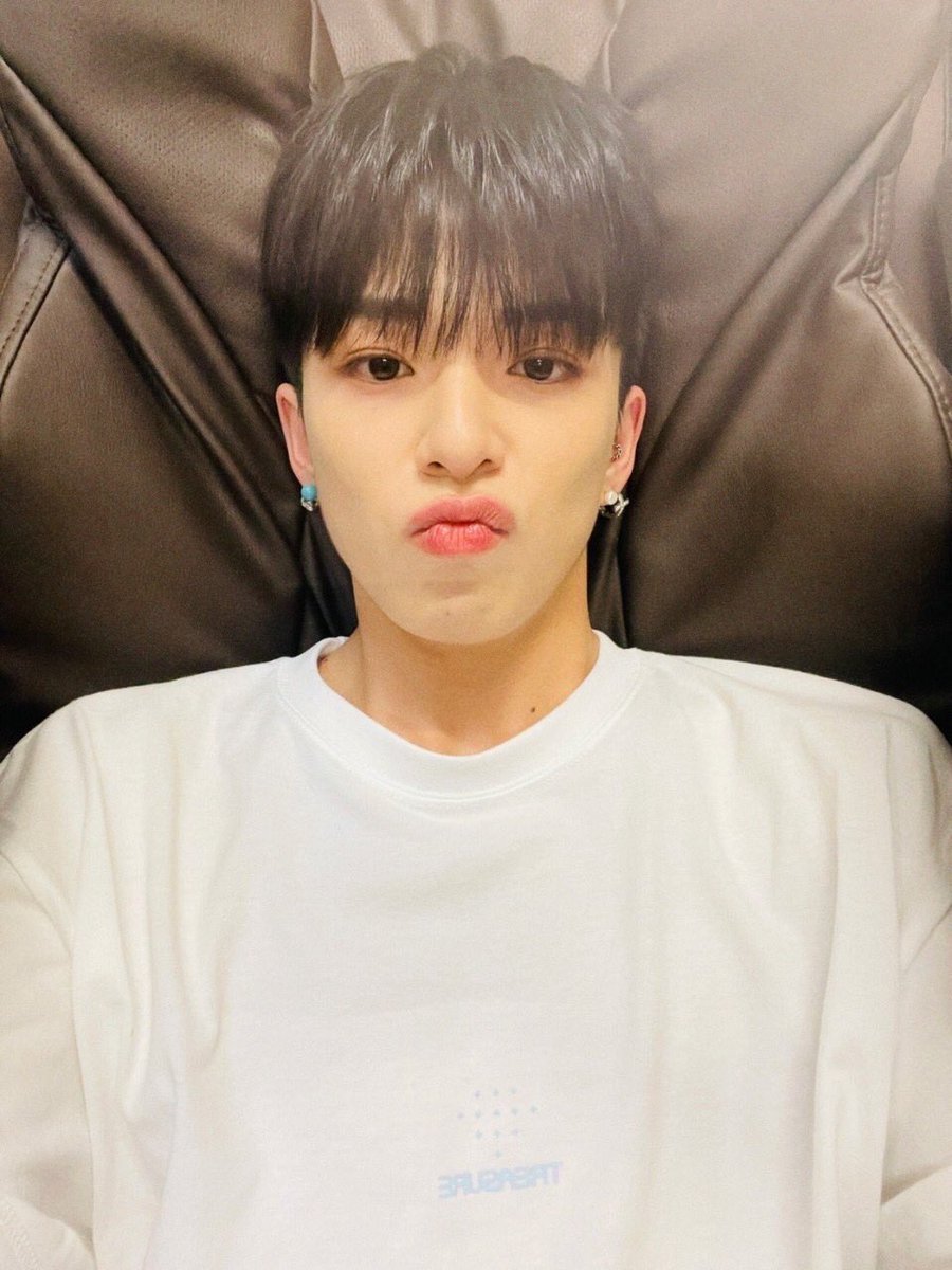asahimallows's tweet photo. looking good in white🤍

#ASAHI #TREASURE https://t.co/ezByAn4Ue9