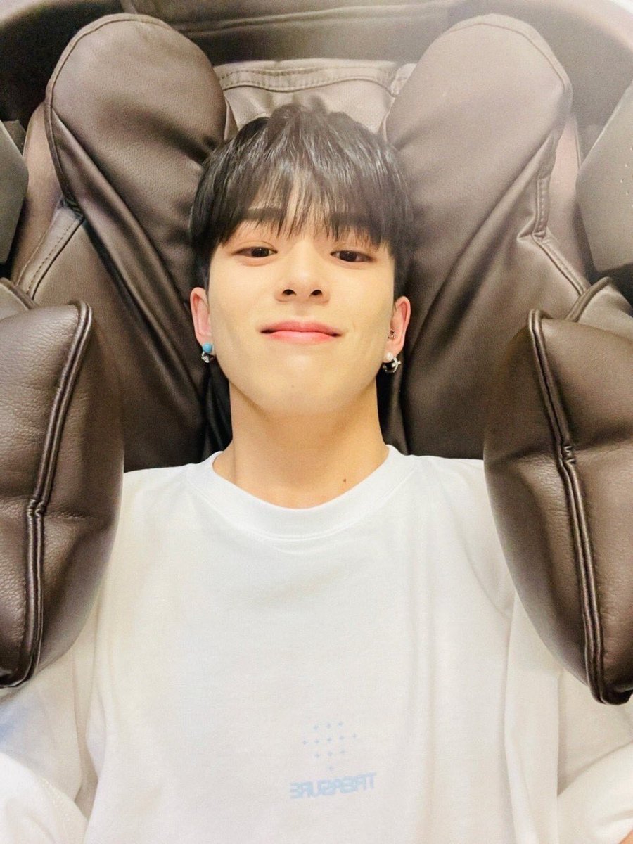 asahimallows's tweet photo. looking good in white🤍

#ASAHI #TREASURE https://t.co/ezByAn4Ue9