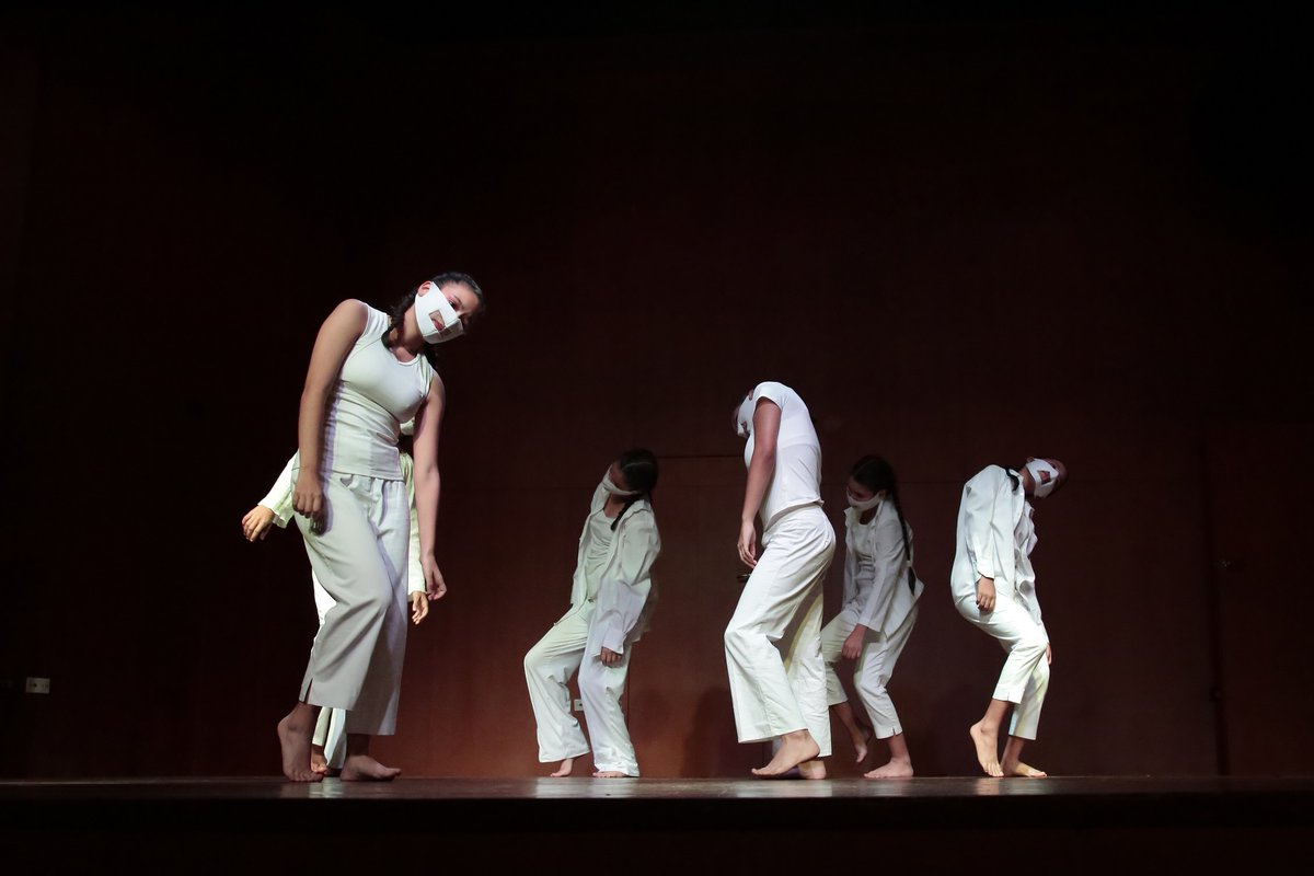 #danzaluzjuvenil bailó en #causarosa el 06/03/2022 en el Paraninfo del <a href="/aulamagnauru/">Aula Magna de la URU</a> organizado por el Departamento de Danza <a href="/culturaluz/">Dirección de Cultura</a> Fotografía: Nancy Martínez D.