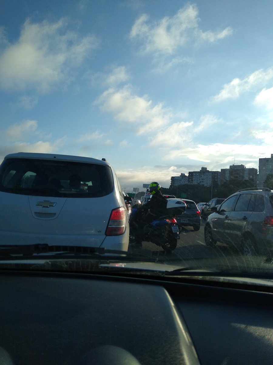 ilevasca's tweet photo. Asi va mí mañana @solotransito 
Cruze peaje Mercado central 
#Buendia 🤐 https://t.co/bhNDuW8koI
