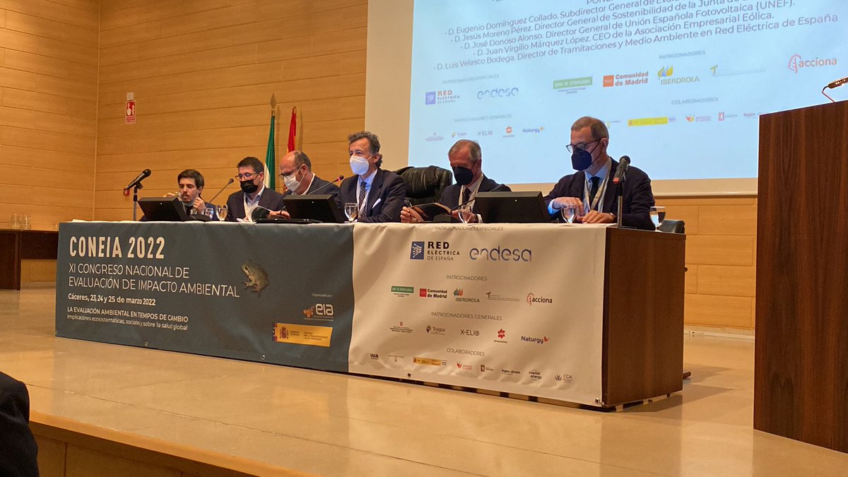 aeeolica's tweet photo. Nuestro CEO, @JuanVMarquez, (derecha) junto al resto de ponentes de la Mesa Redonda: “El papel de la evaluación ambiental en el desarrollo de las renovables en España. Planificación actual y proyectos de futuro”. #CONEIA2022 https://t.co/oySF32gWKI