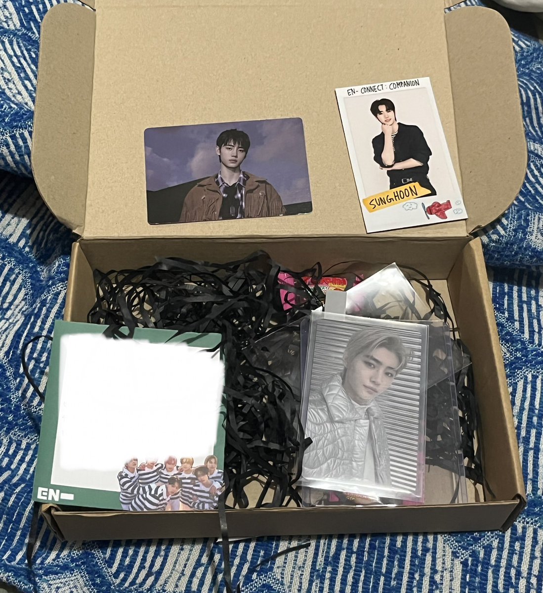0330zcart's tweet photo. — ☻ #0330mail

souper ty to @shfolder for the fast transaction and safe delivery ni sunghoon!! vv cute nung freebies and sunghoon arrived with no damages~

#skyproofs ☻ https://t.co/v2avnHWho7