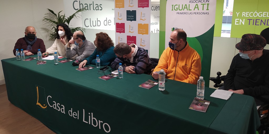 asocigualati's tweet photo. Hemos celebrado la primera jornada #CompartiendoLecturas con la @casadellibro y ha sido maravilloso. Es una iniciativa que se celebrará cada dos meses y está abierta a todo el público. En ella ponemos en común nuestras impresiones sobre un libro. Esta vez, "Los tres mosqueteros". https://t.co/XJoQmklLUn