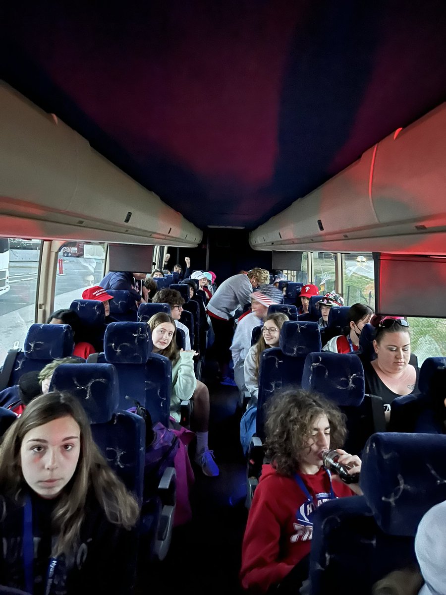 MrTscienceguy's tweet photo. bus 3 heading to Naval Academy #Bus3rocks #HyattsDC2022 https://t.co/aGxwv9wdsl