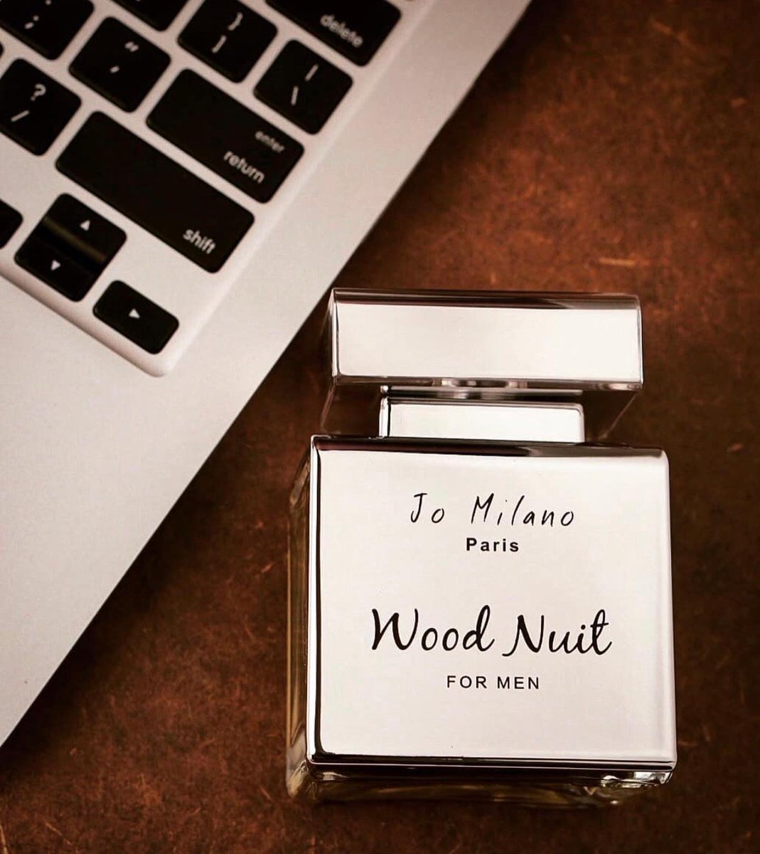 mlparfumerie's tweet photo. Wood Nuit de Jo Milano Paris est un parfum pour homme. Ceci est un nouveau parfum. Wood Nuit a été lancé en 2018. Le parfum se compose de Palissandre, Bois de santal et Ambre. #jomilano #mlparfumerie https://t.co/9DL7MeAo6c